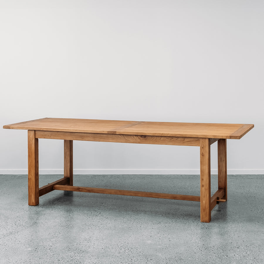 Kairaki dining table