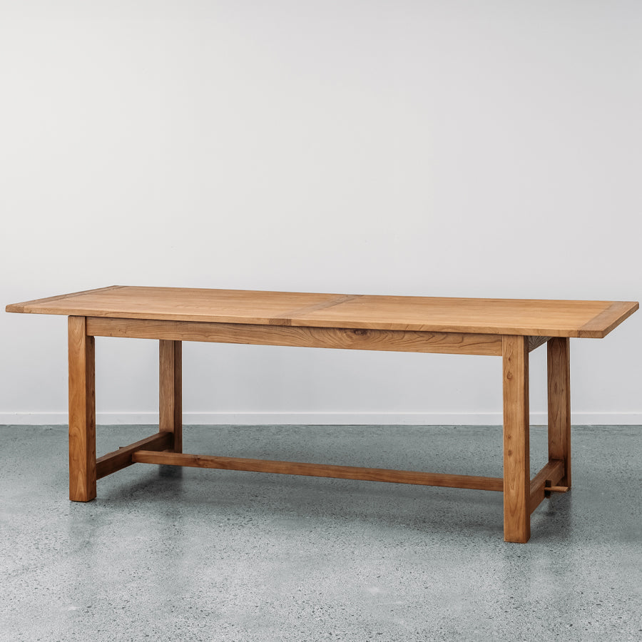 Kairaki dining table