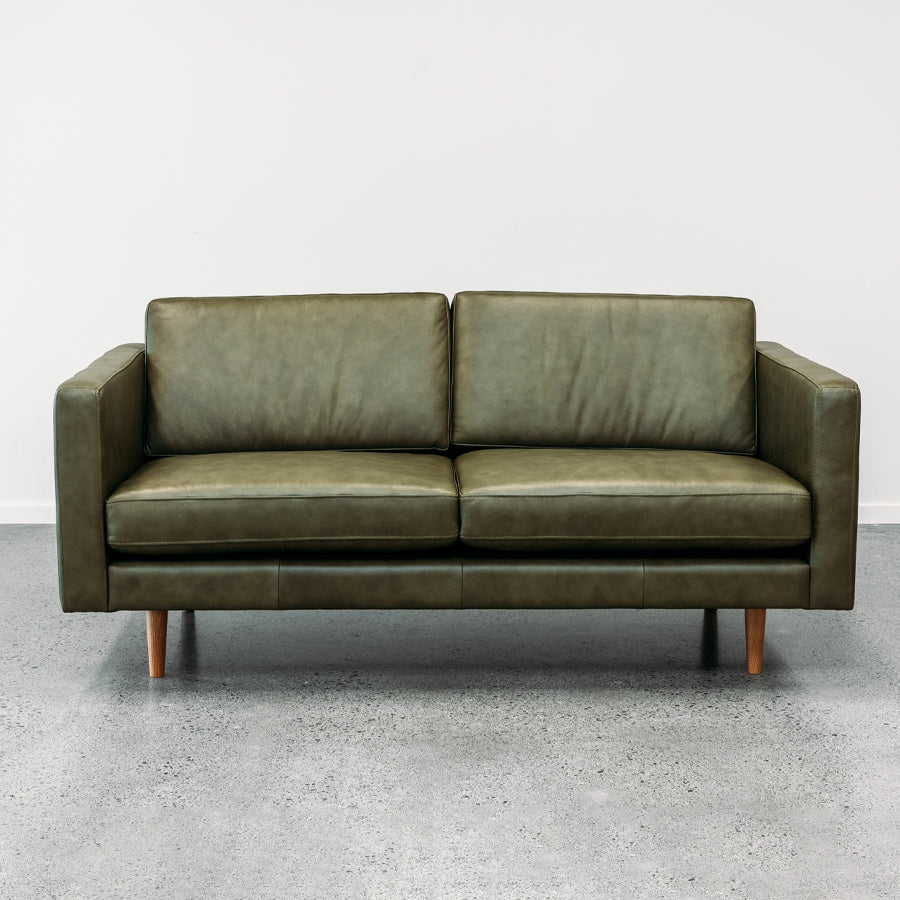 Hamptons sofa in evergreen leather