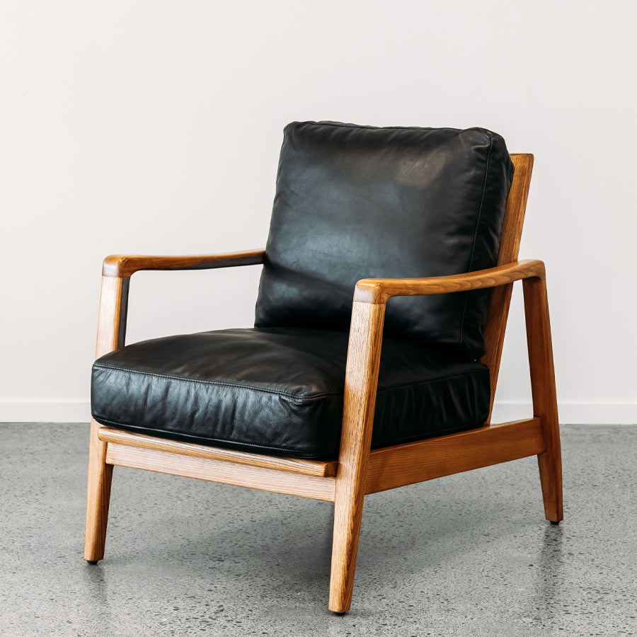 Yukon leather armchair in black/natural