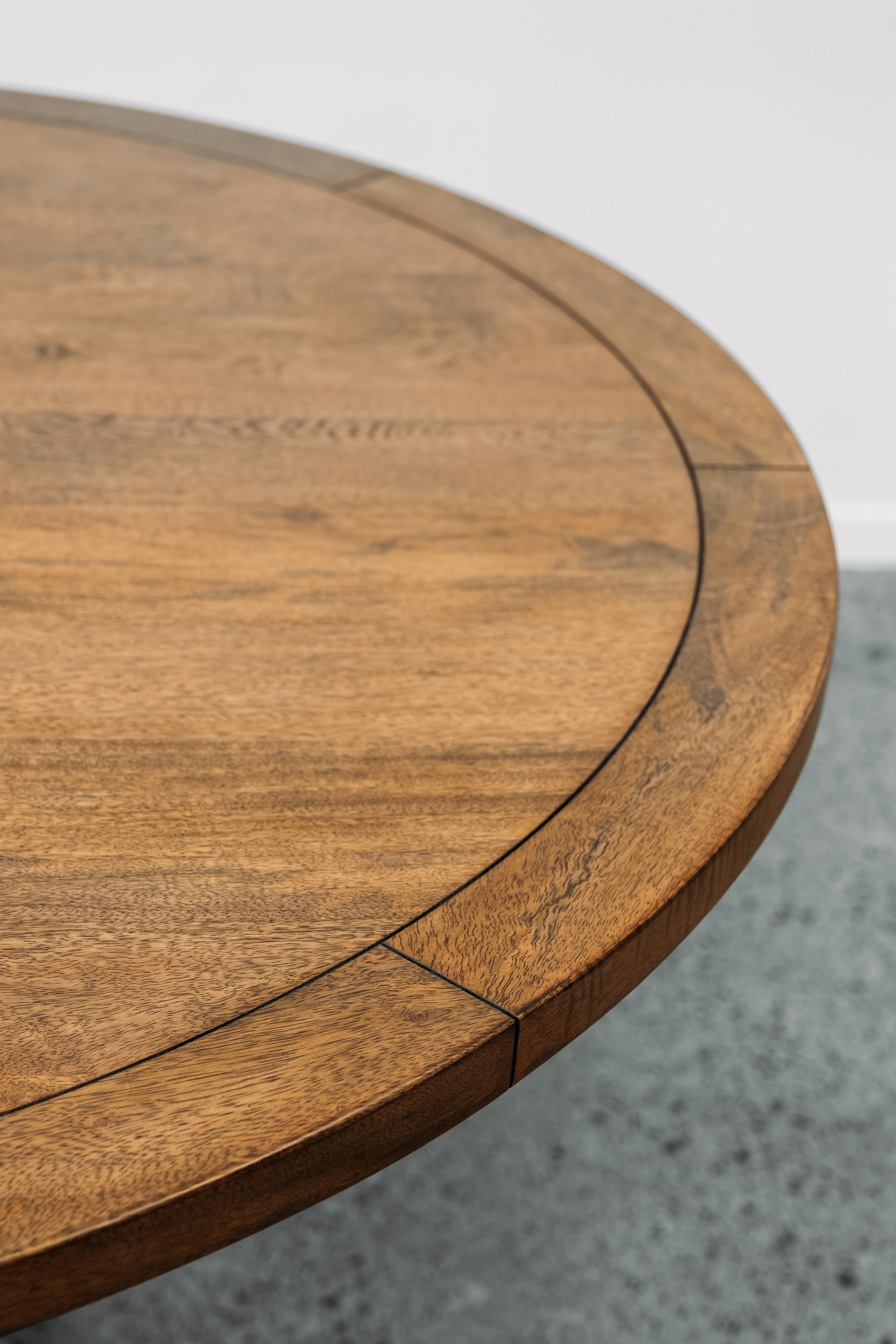 Greytown round extension table