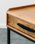 Krona bedside table in oak - low