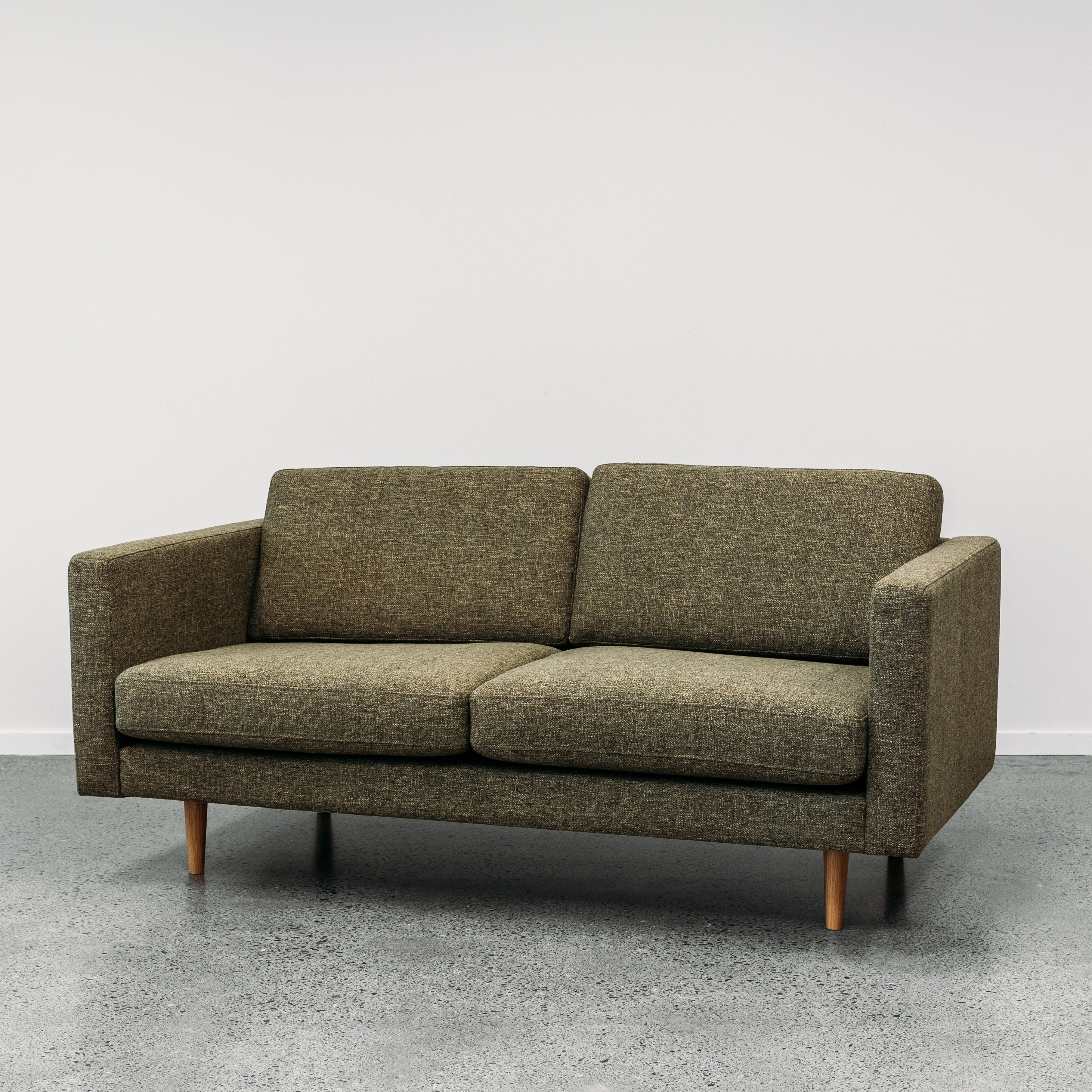 Hamptons 2 seat sofa in moss