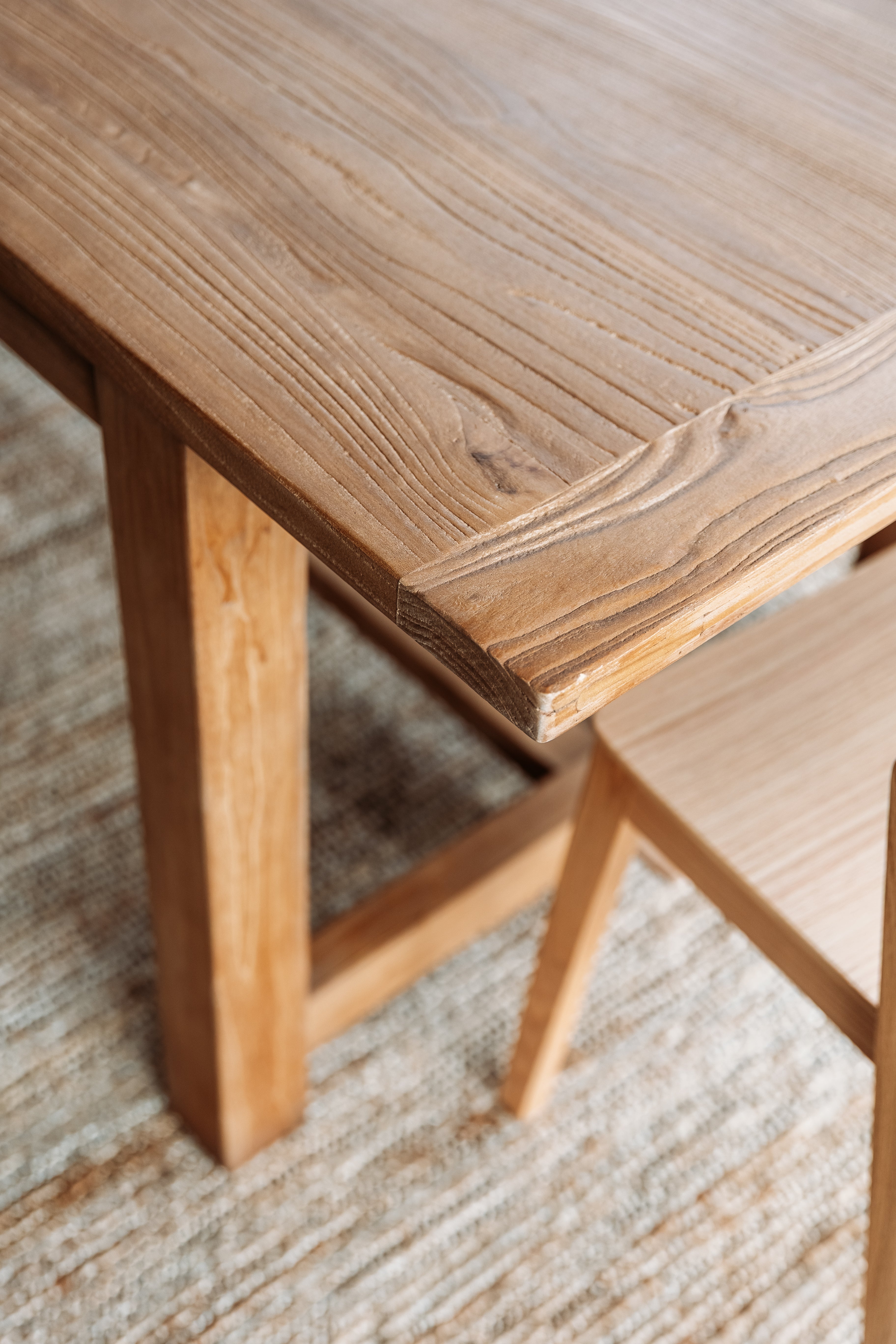 Kairaki dining table