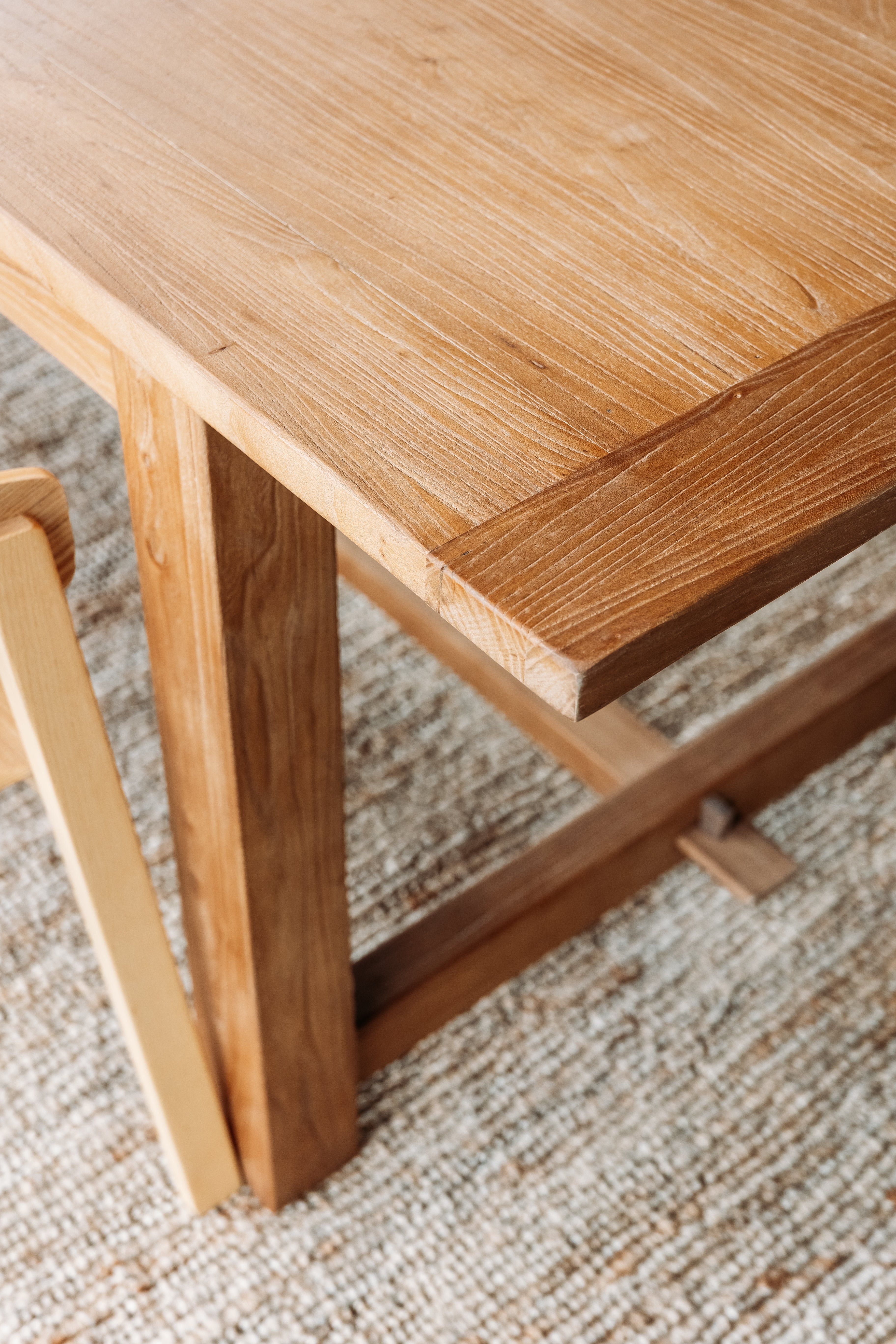 Kairaki dining table