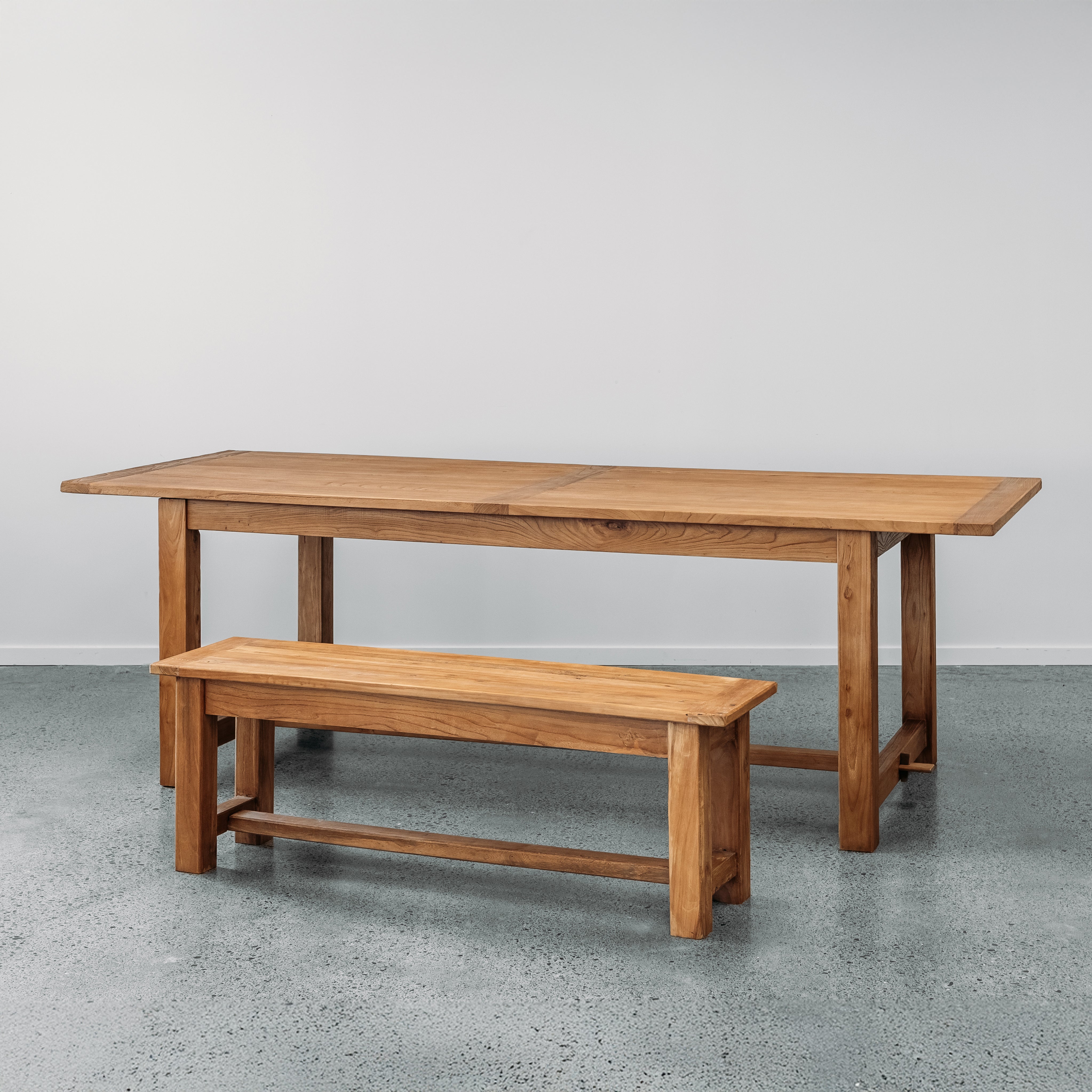 Kairaki dining table