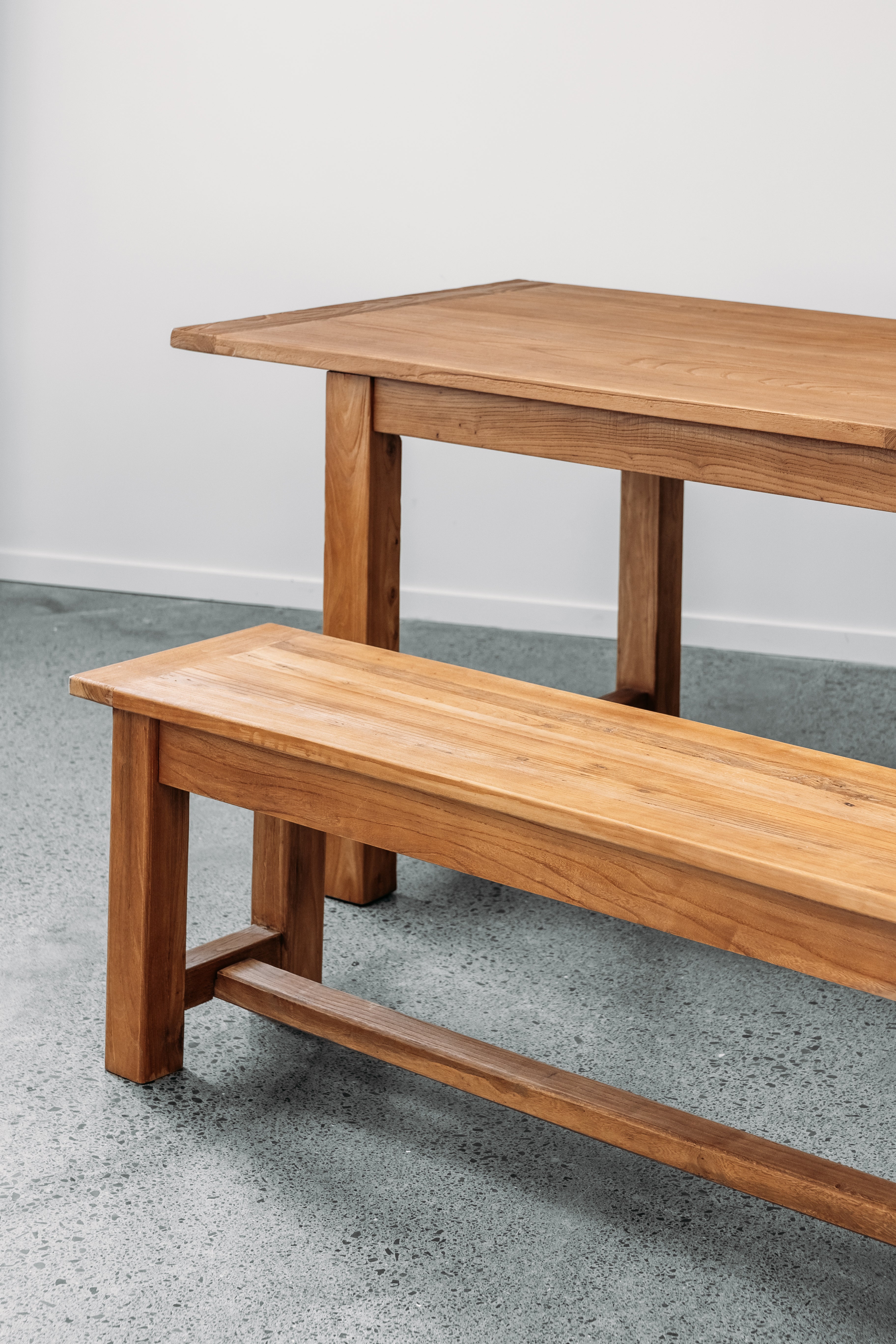 Kairaki dining table