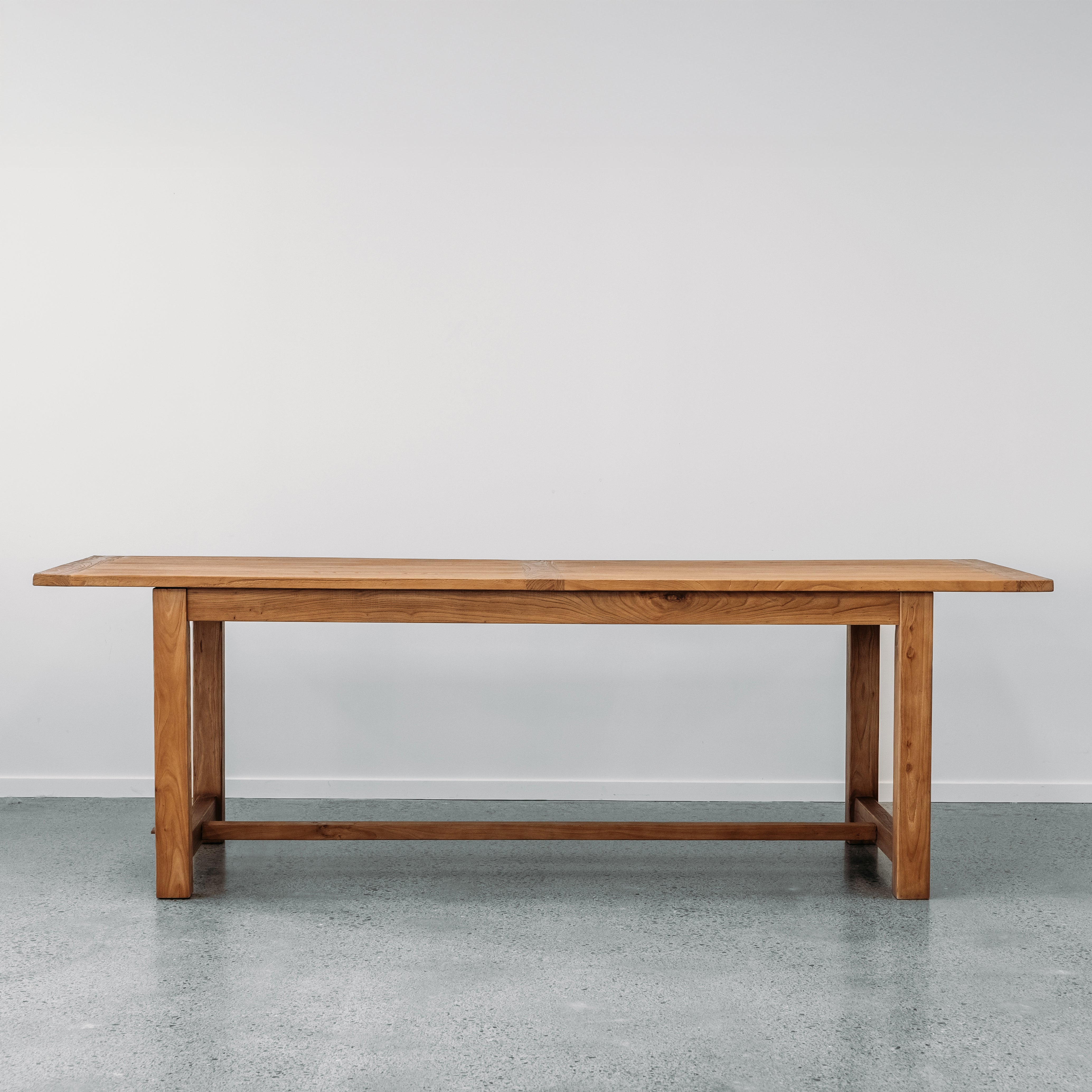 Kairaki dining table