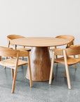 Alice round dining table in oak 