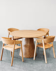 Alice round dining table in oak 