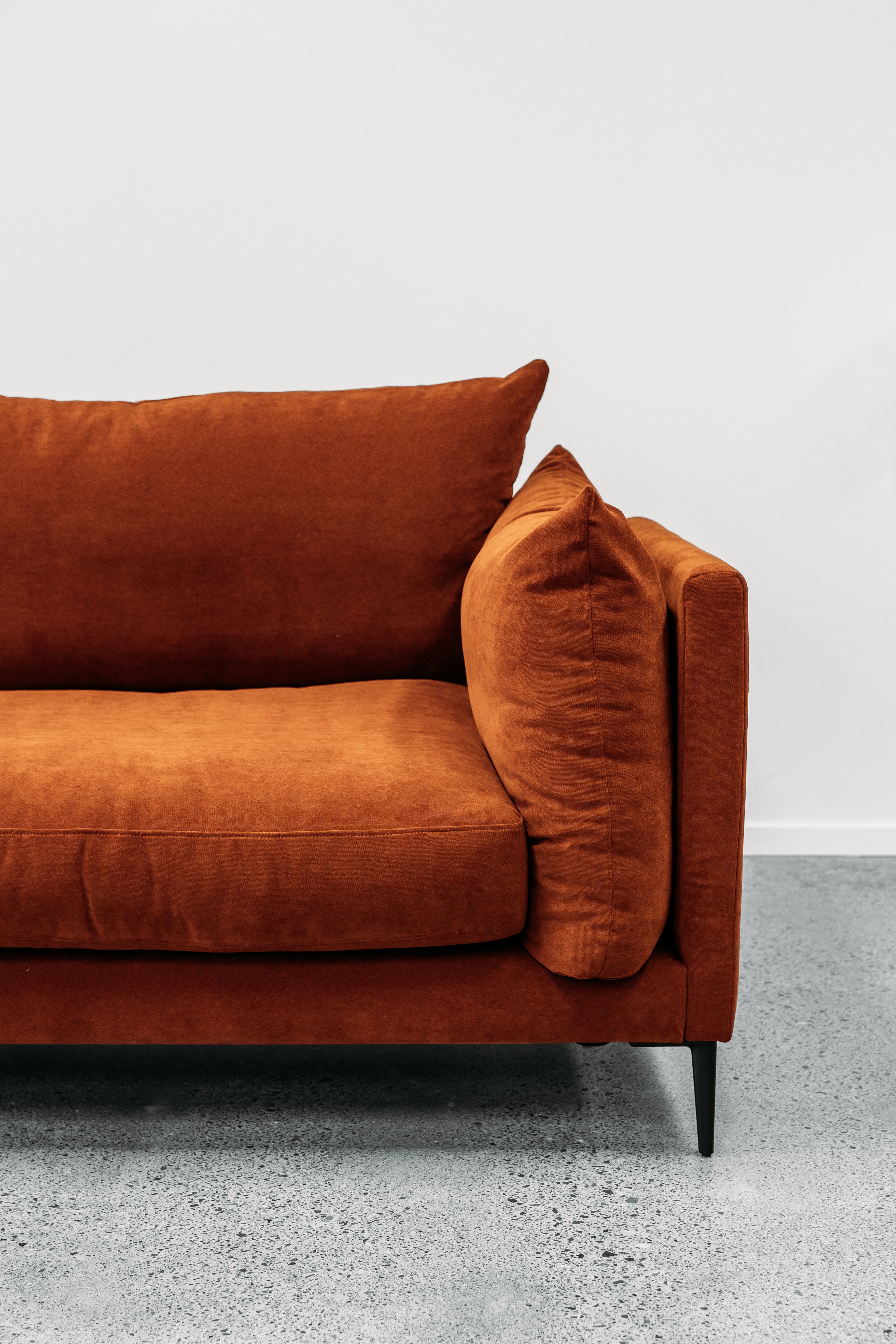 Lindis sofa in archive russet