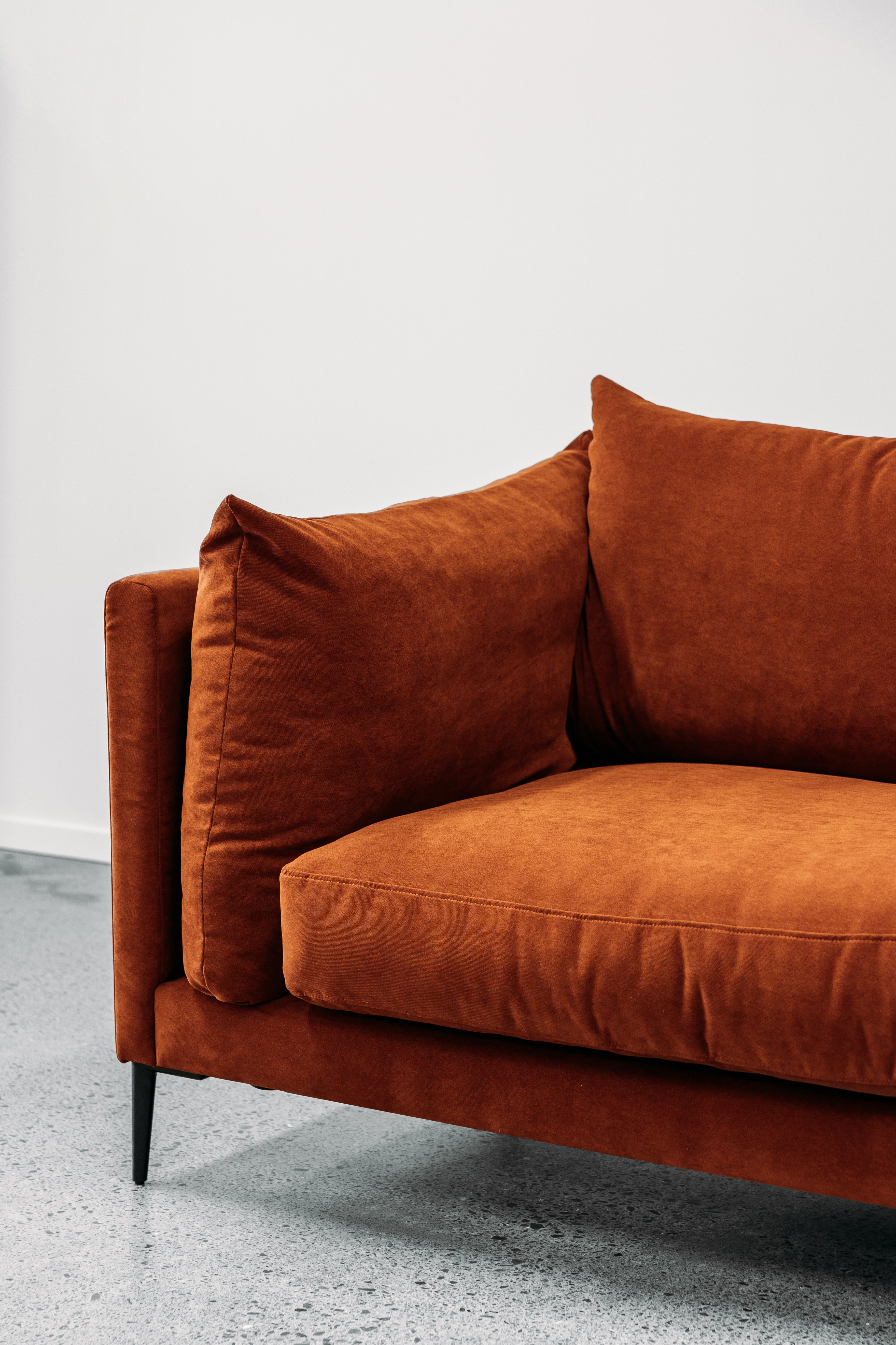 Lindis sofa in archive russet