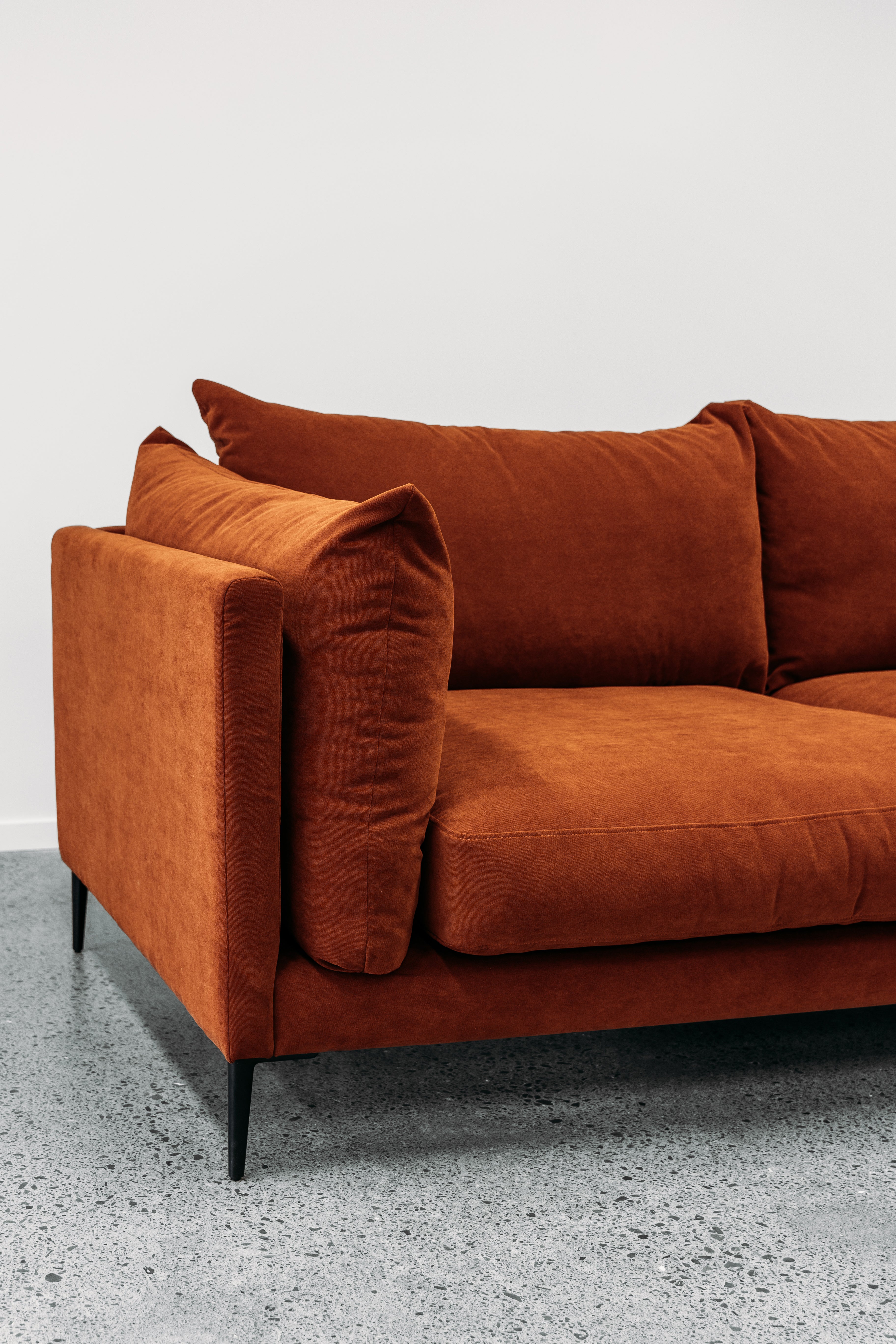 Lindis sofa in archive russet