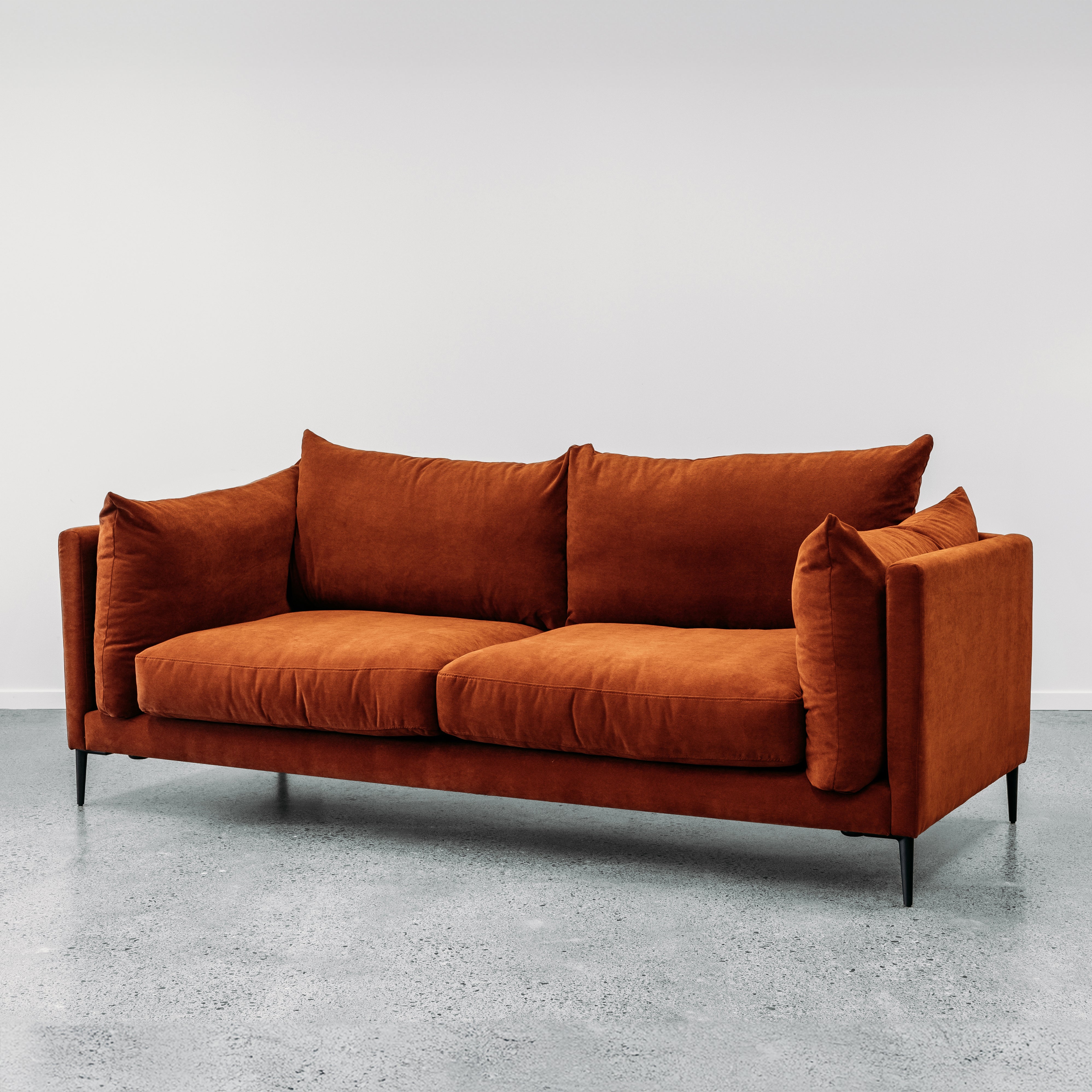 Lindis sofa in archive russet