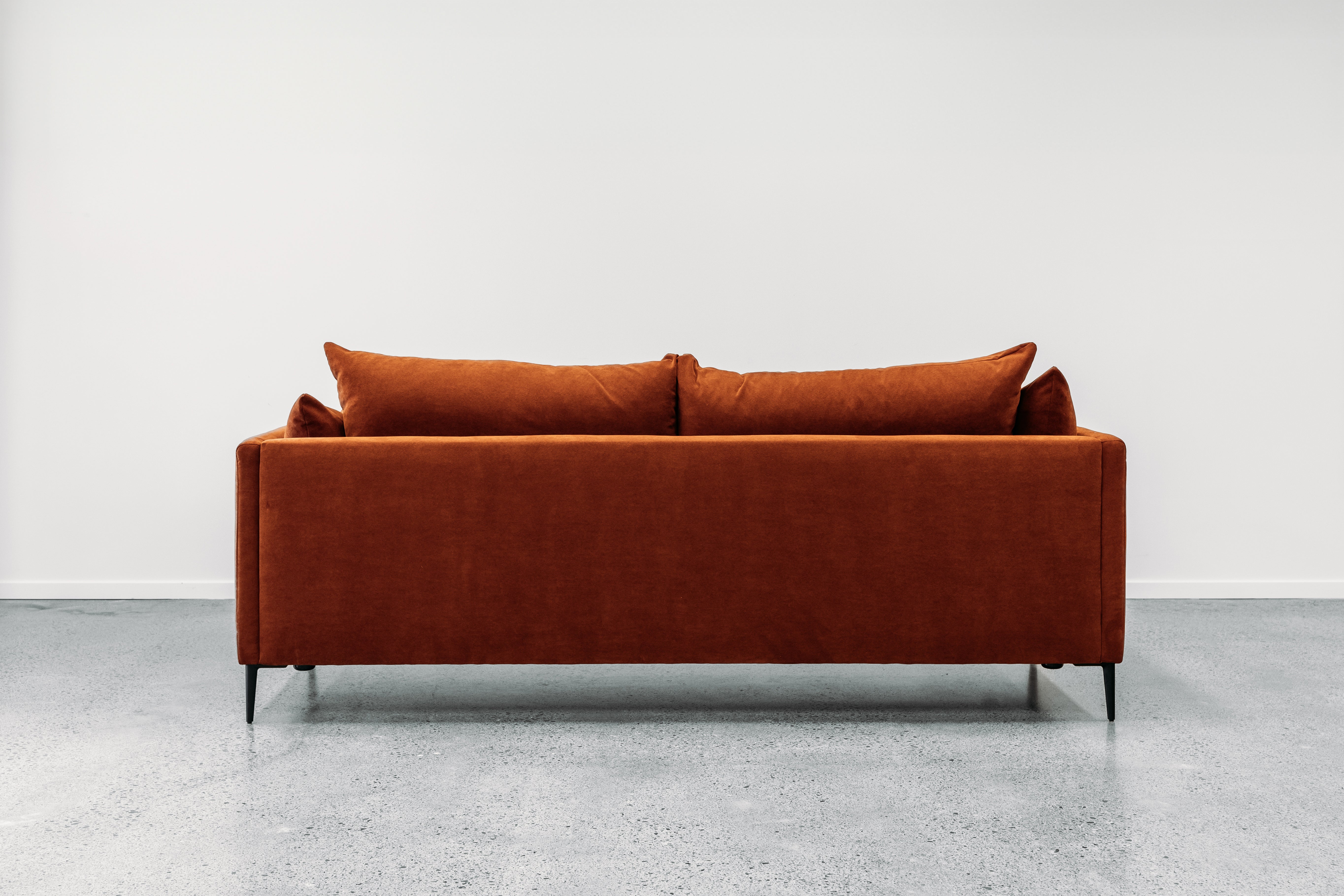 Lindis sofa in archive russet