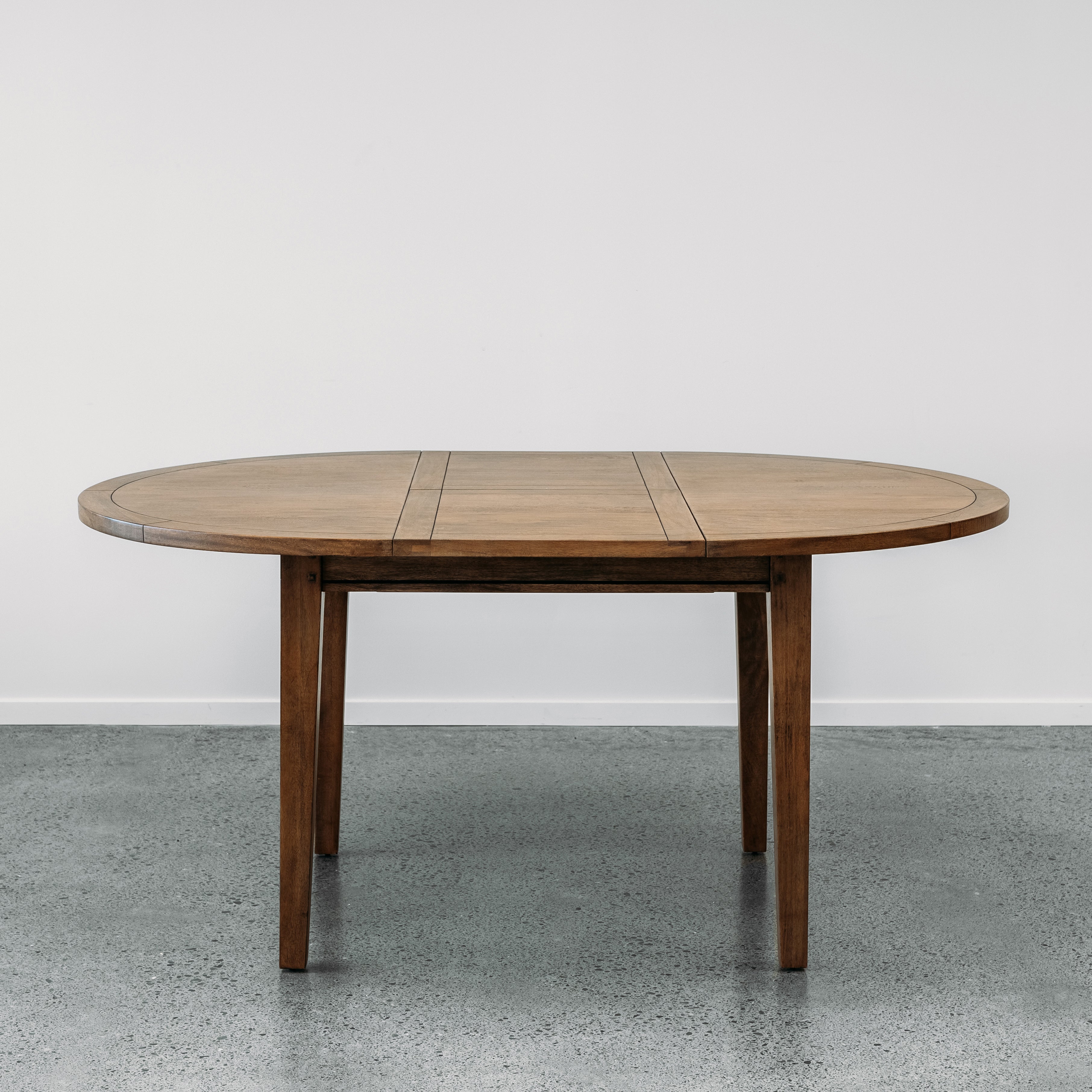 Greytown round extension table