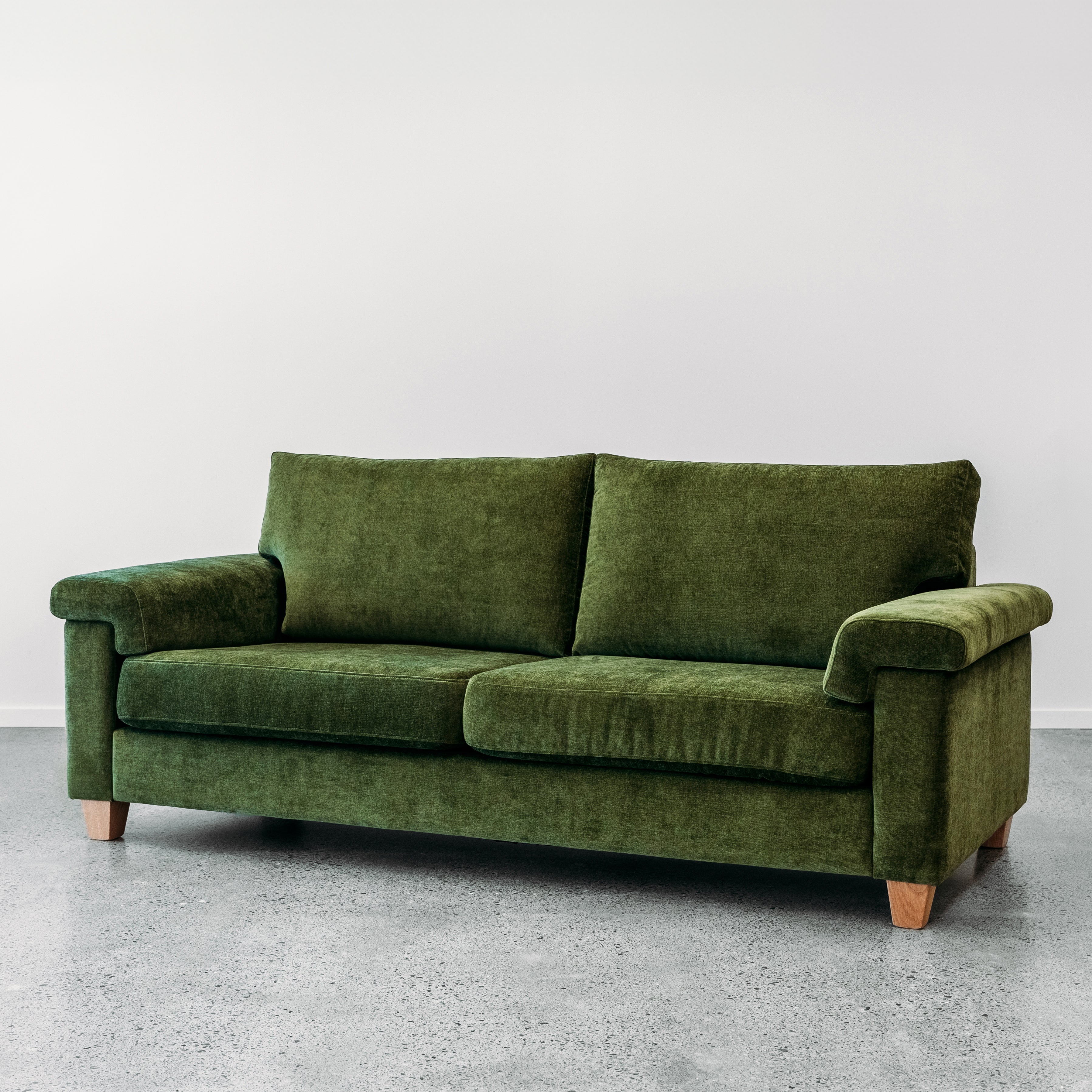 Palm Springs sofa in magma grass