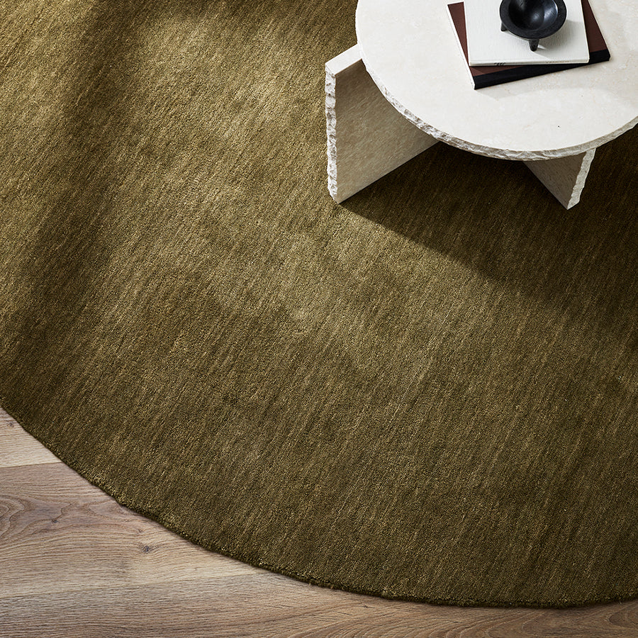 Sandringham round wool rug in moss 