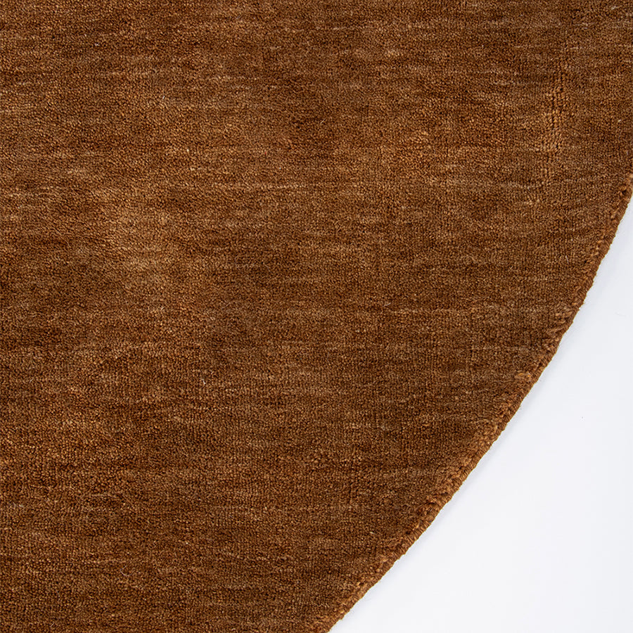 Sandringham round wool rug in Pecan 