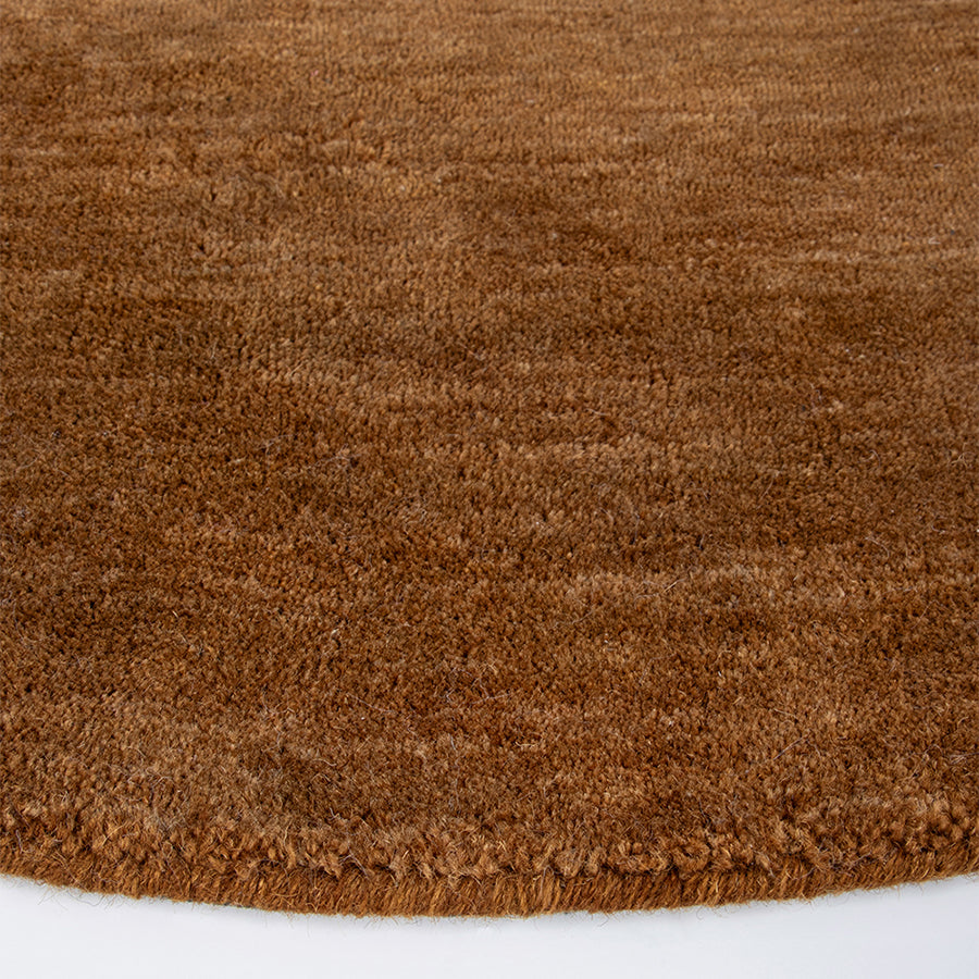 Sandringham round wool rug in Pecan 