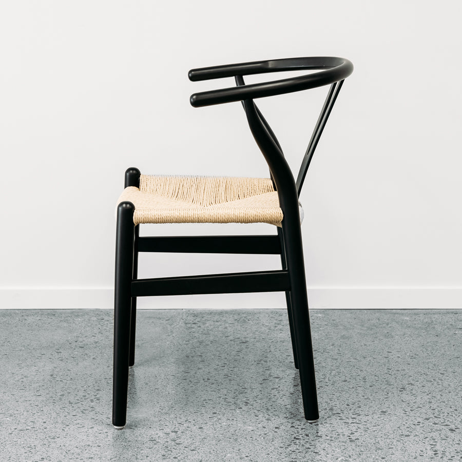 Wishbone dining chair in black/natural