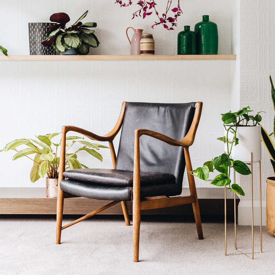 Finn armchair in black leather 